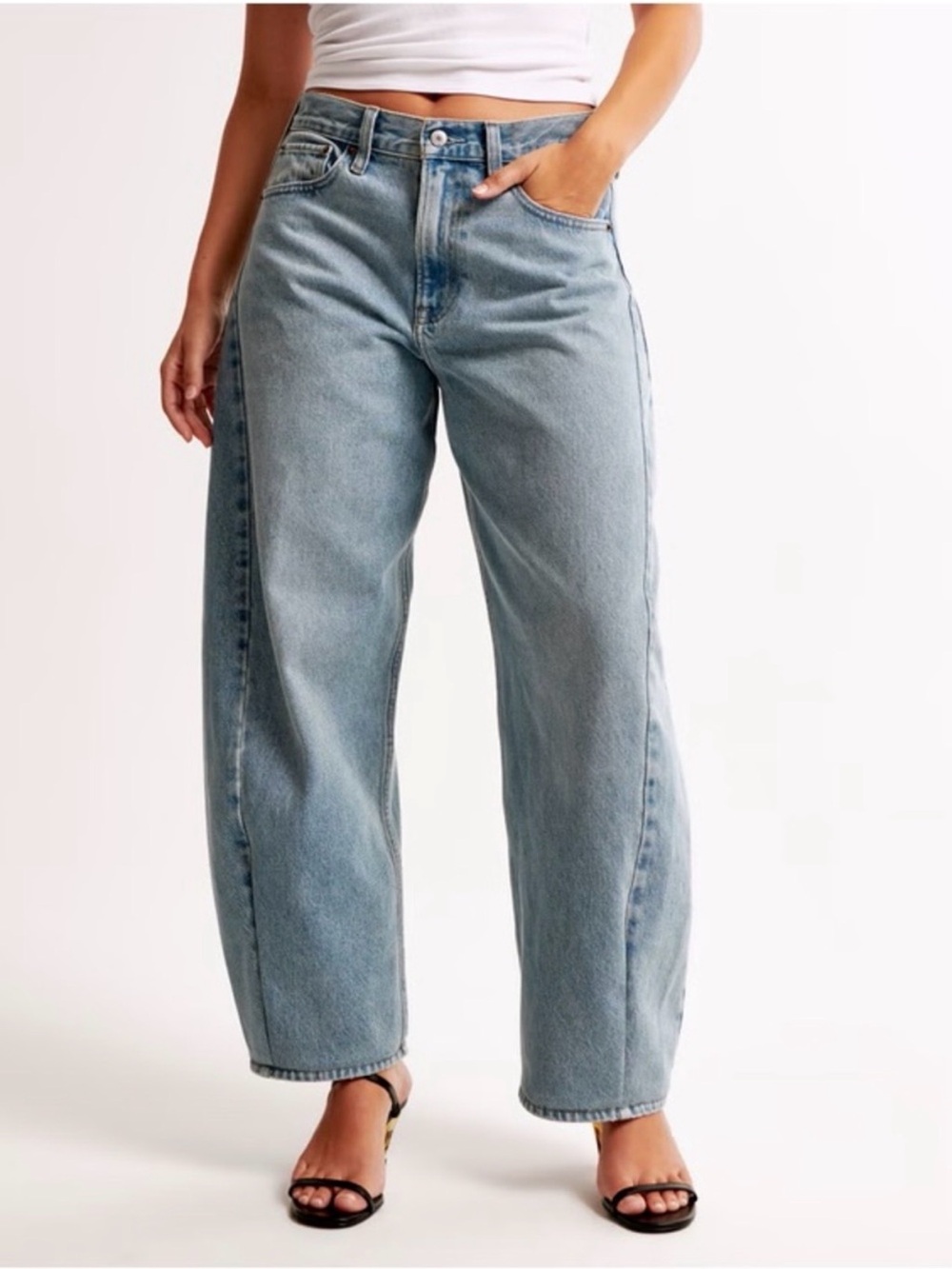 Abercrombie & Fitch The Barrel Jean Mid Rise Light Wash Size 29 8R